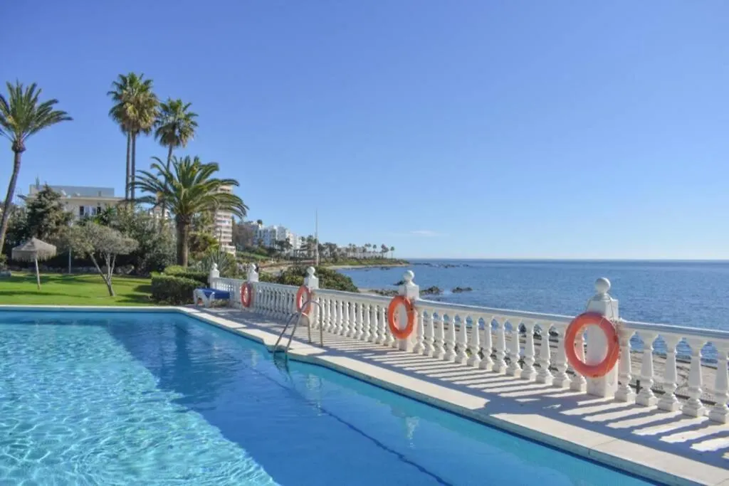 Apartamento En Urb Primera Linea De Playa Malaga