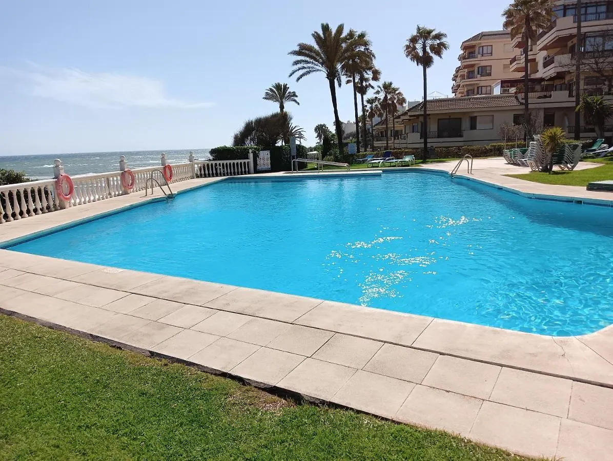 Apartamento En Urb Primera Linea De Playa Malaga