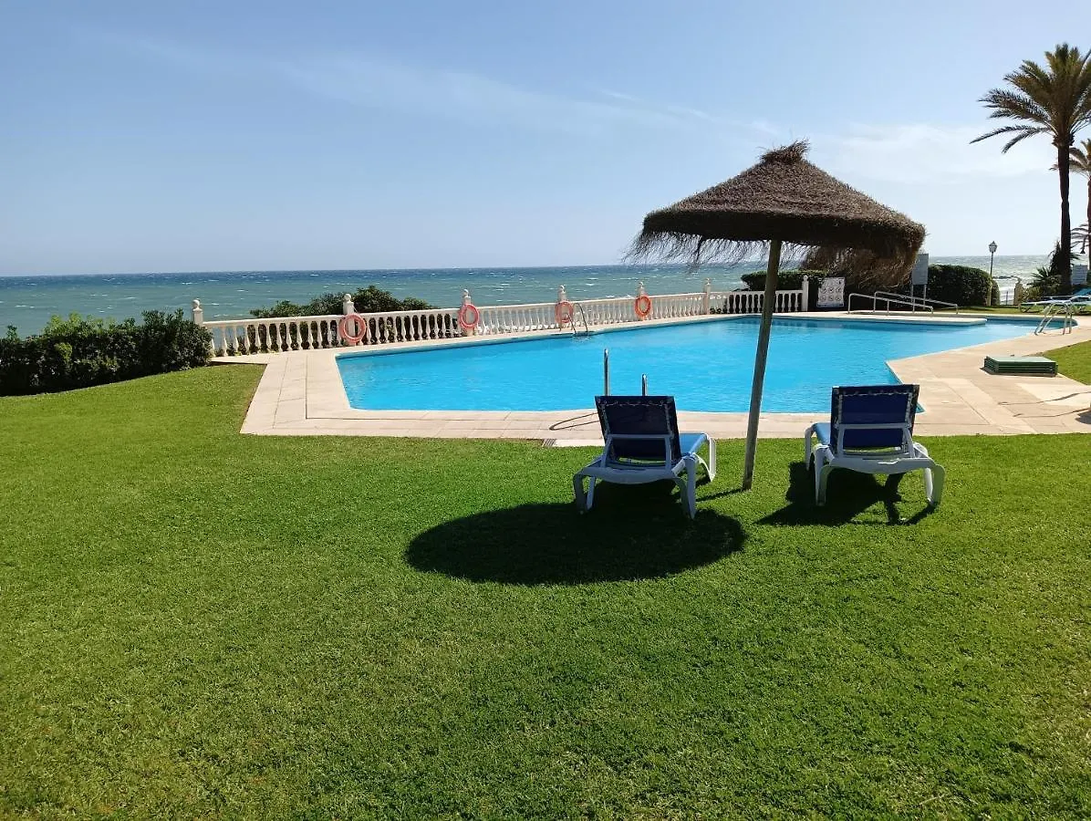 Apartamento En Urb Primera Linea De Playa Malaga