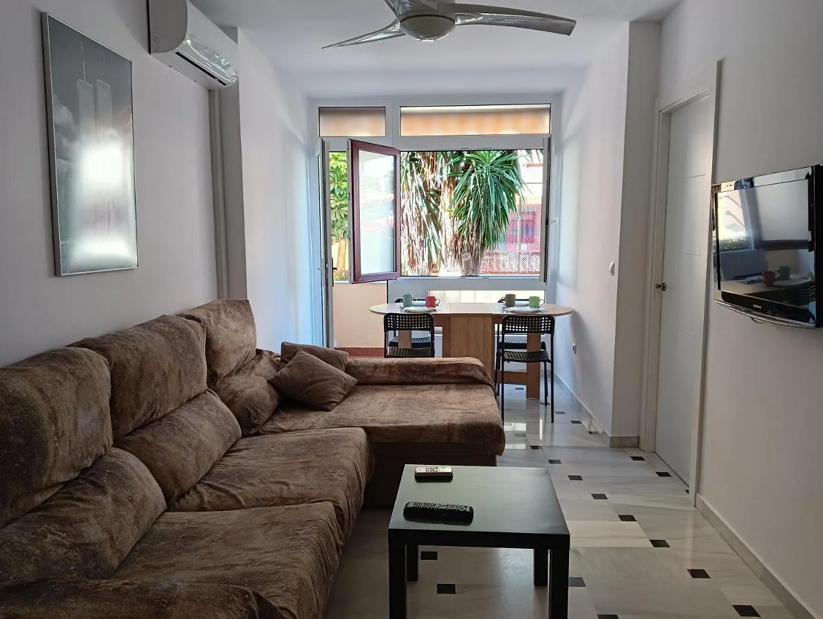 Apartamento En Urb Primera Linea De Playa Malaga